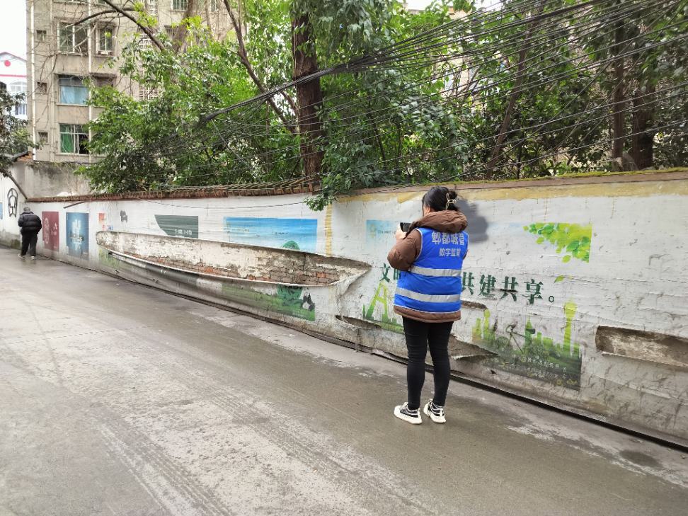 智慧城管助力城市“顏值”提升，臨街廣告安全隱患無(wú)處遁形