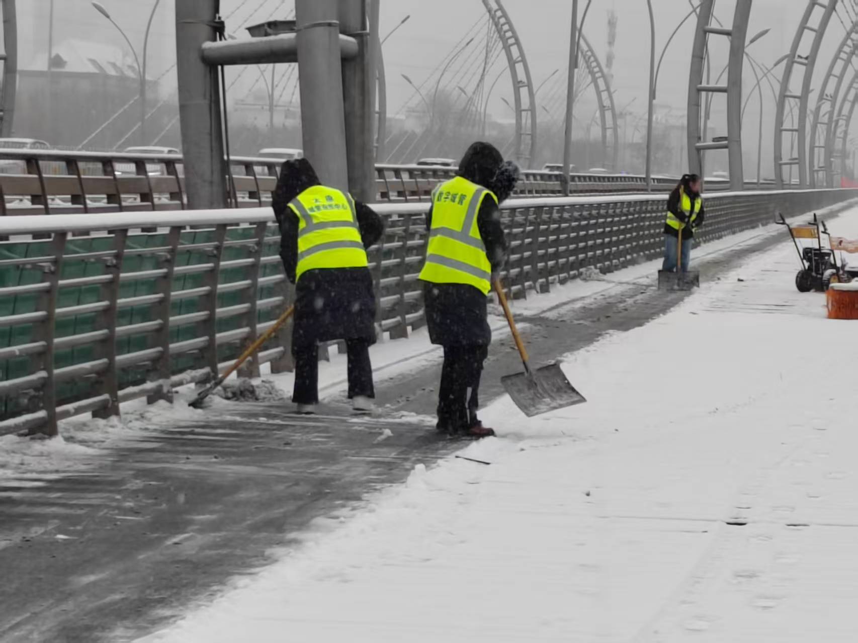 風(fēng)雪無(wú)阻，情暖南內環(huán)